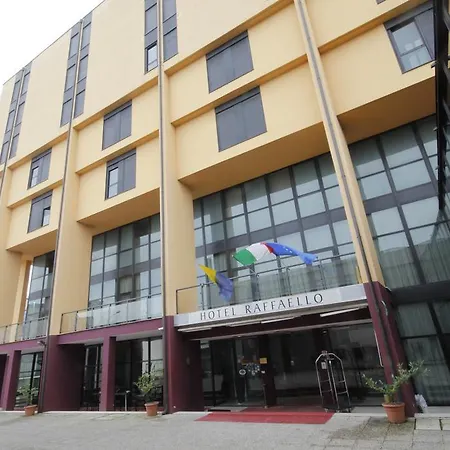 Rmh Raffaello Hotel Módena