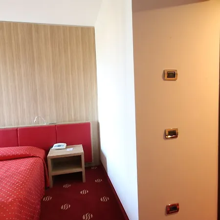 Szálloda Rmh Raffaello Modena